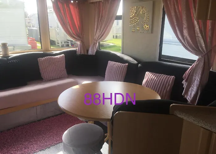 Caravan 88 2 Bed Sleeps 6 Parking
