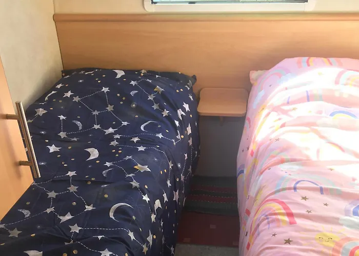 Caravan 88 2 Bed Sleeps 6 Parking