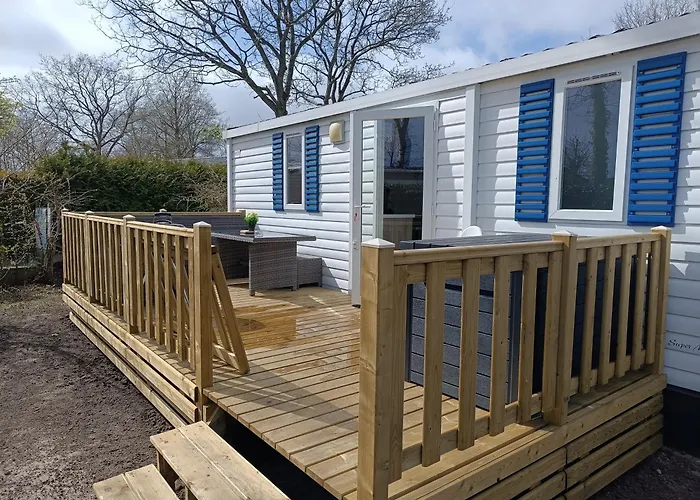 BJ Chalets - Simonsgat 40 - Vakantiepark Lauwersoog- Chalet aan SPEELTUIN