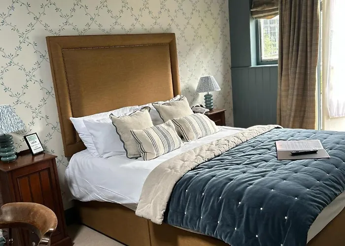 Ravenwood Hall Hotel