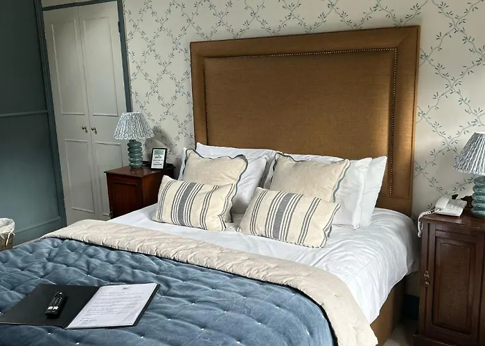 Ravenwood Hall Hotel