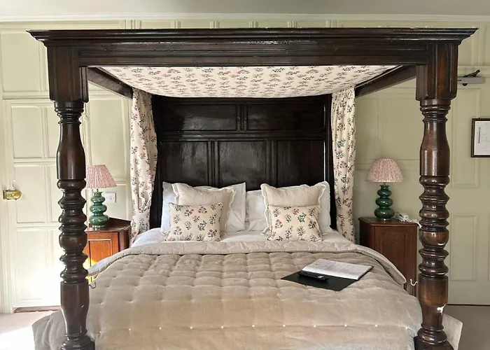 Ravenwood Hall Hotel