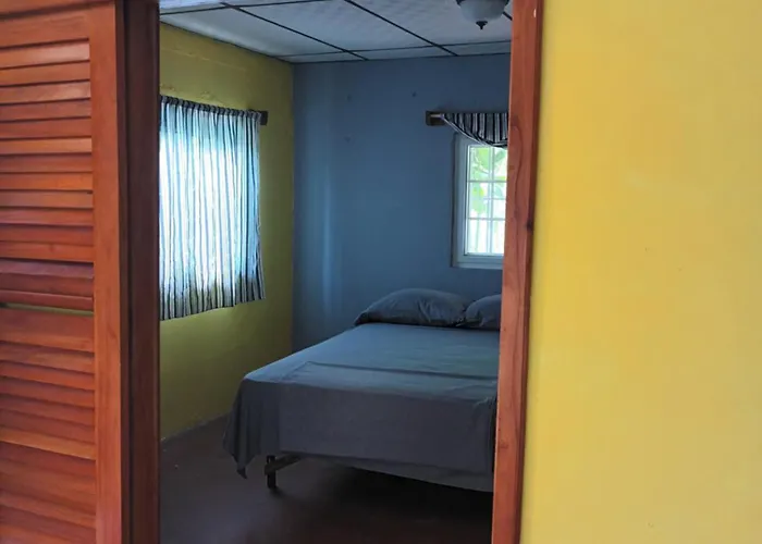 Gia'S Garage & Home For Bocas Travelers