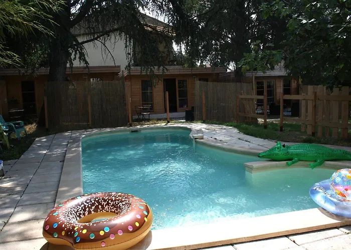 Chalet 2 en bois avec accès piscine