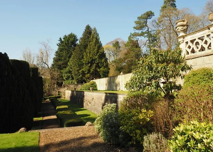 The Hall Estate - Historic Grade I-Listed Jacobean Mansion
