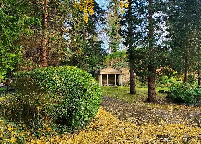 The Hall Estate - Historic Grade I-Listed Jacobean Mansion