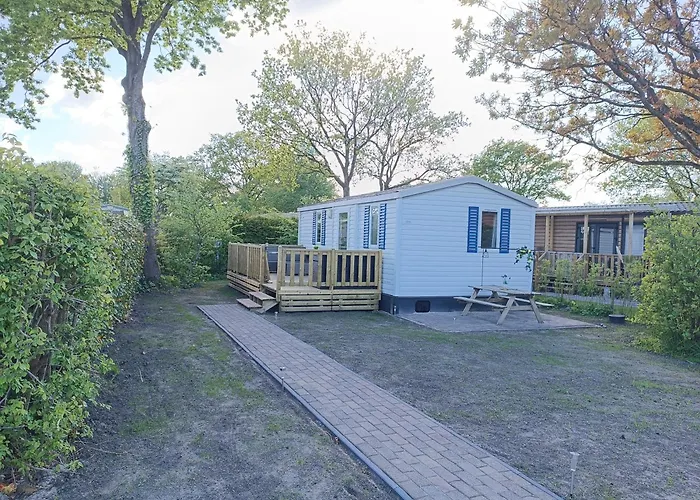 BJ Chalets - Simonsgat 40 - Vakantiepark Lauwersoog- Chalet aan SPEELTUIN