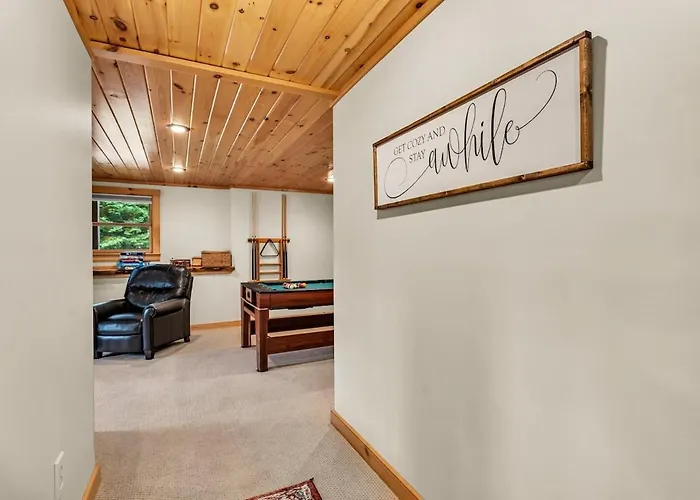 Private Chalet With Fireplace Hottub And Game Room