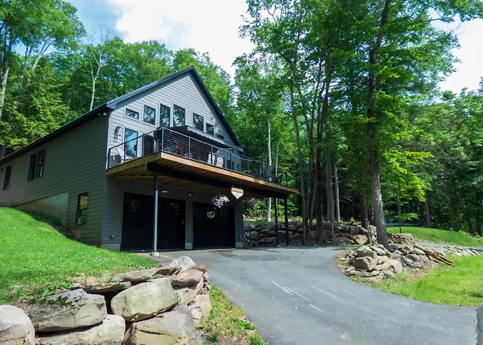 Modern Chalet With Hot Tub And Lake Access