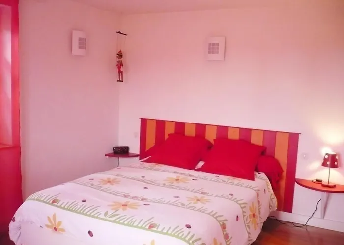 Maison spacieuse avec jardin et cheminée à Renaison - FR-1-496-110