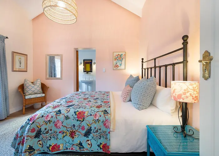Bramley Cottage, Cheverells Farm