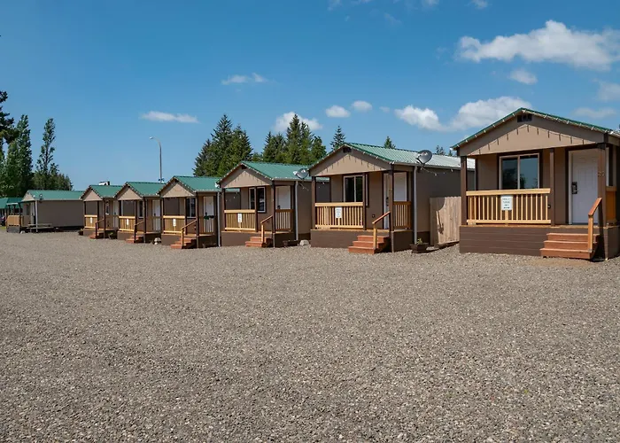 Far West Cabin-Tiny Homes Rental