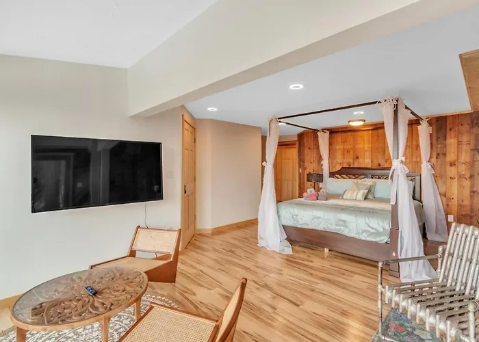 Campton Mountain Ski Retreat For Year-Round Fun -Best View And Best Price Guarantee