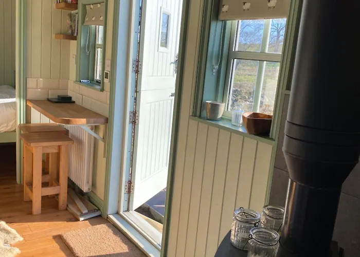 Sunset Snug Shepherd Hut