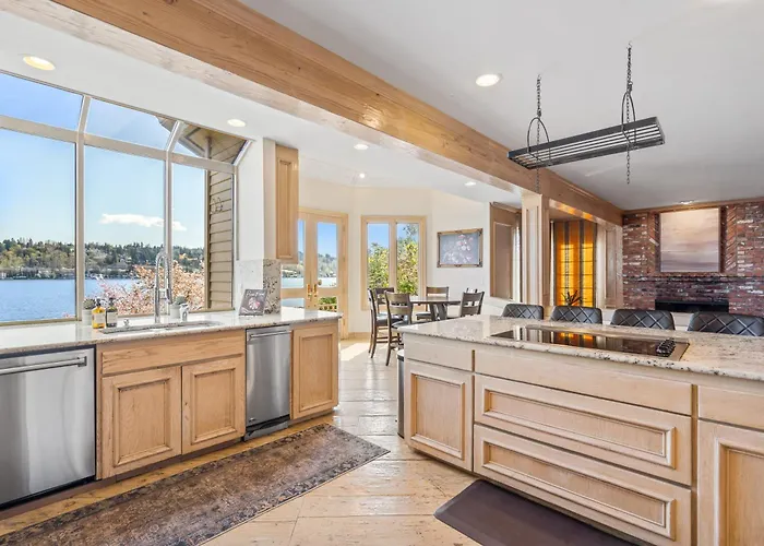 Stunning Waterfront Mansion With Pool And Hottub