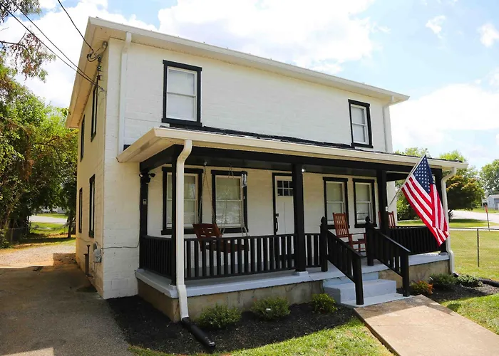 1939 Four Bed Rustic Escape By Casino
