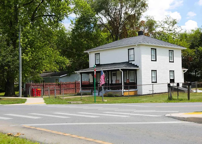 1939 Four Bed Rustic Escape By Casino