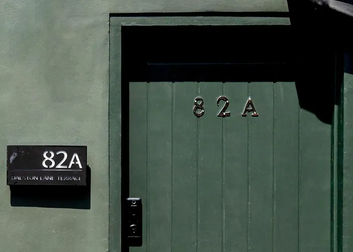 Airport Hotel: 82A Dalston Lane Terrace