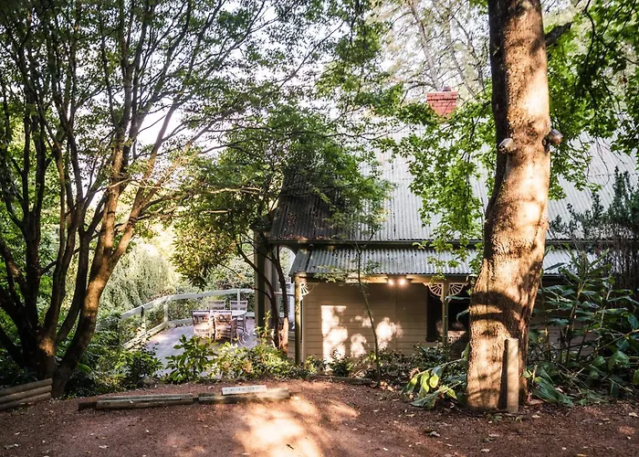 Woolrich Historic Garden Cottage