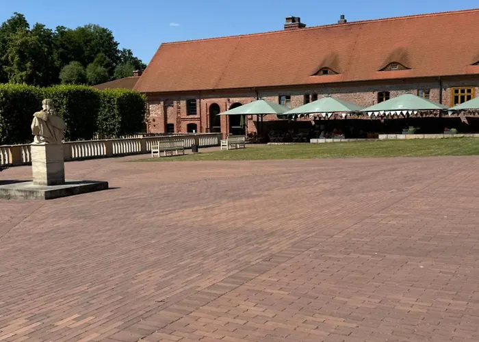 Herberge In Der Orangerie Auf Dem Schlossgut Altlandsberg