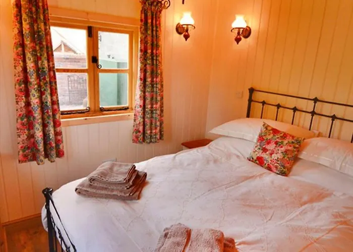 Finest Retreats - Shepherds Lodge At Morrells Wood