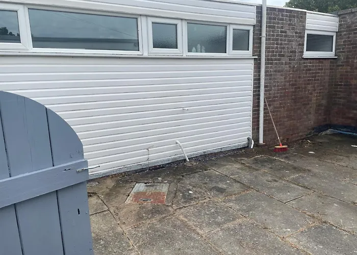 2 Bed Lodge Sleeps 4- Pets Parking 2Min To Beach