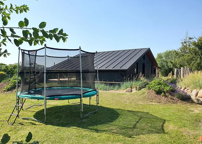 WerderChalet -- MEER IN SICHT -- Meerblick I Strand 150m I Sauna I eKamin I bis 5 Pers I by Meyers am Meer