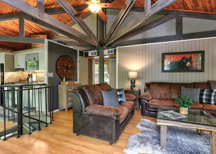 Treetopper Hideaway - A Relaxing Chic Bungalow