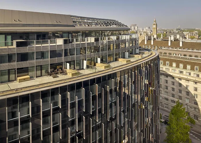 Luxury hotel only: Park Plaza London Westminster Bridge