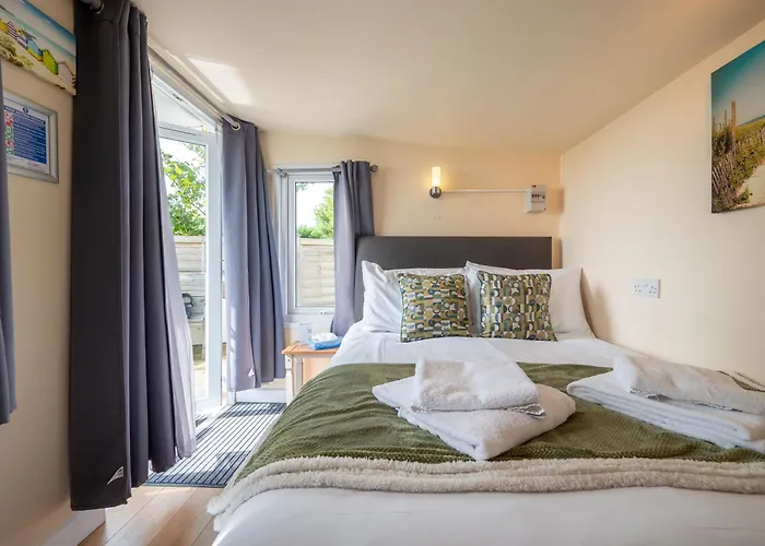Cosy Cabin For Two With Lovely Countryside Views, Near Kingsbridge