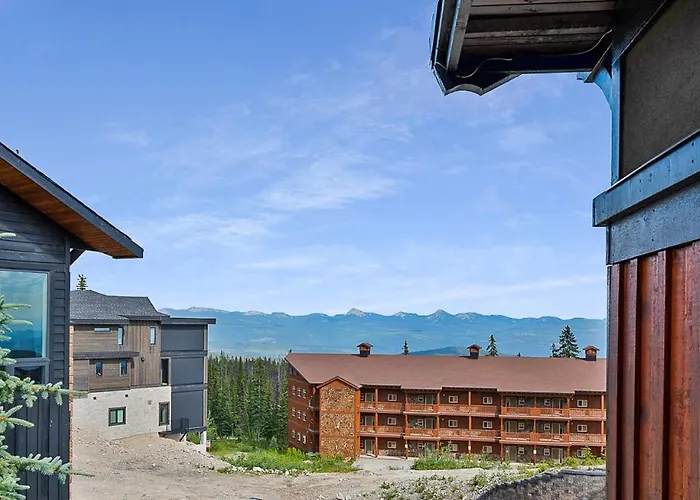 Snow Therapy Chalet - Ski In Out, Hot Tub & Mtn View