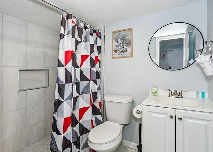 Unit 15 Cozy Studio Retreat Near Downtown Pensacola