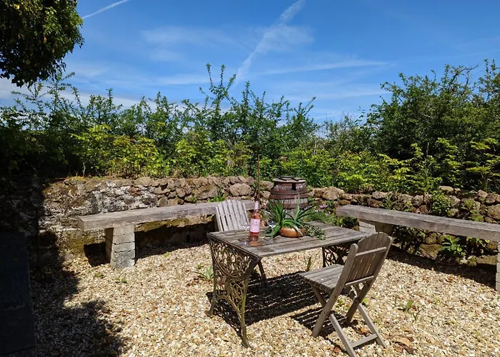 Private Double Room And Ensuite In Historic Cornish Cottage