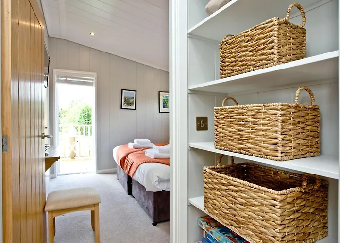 Perry Lodge, Strawberryfield Park - Hot Tub - Free Parking & Wifi