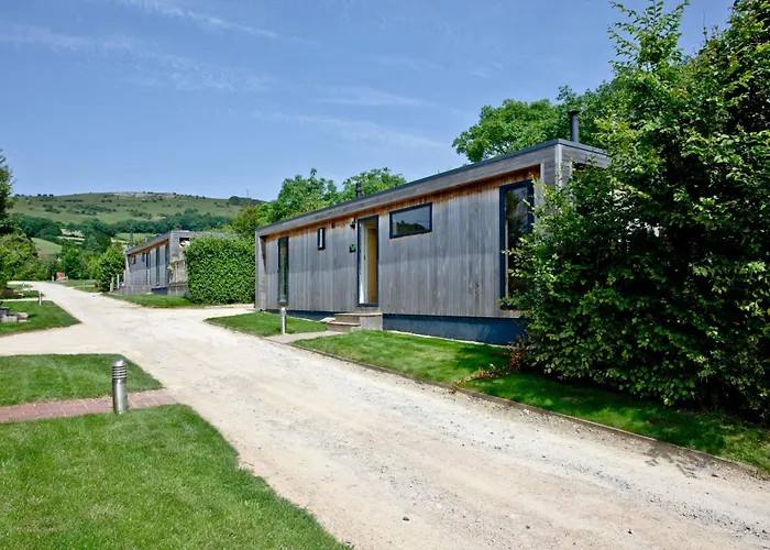 Blackbird Lodge, Strawberryfield Park - Free Parking, Hot Tub, Pets Allowed