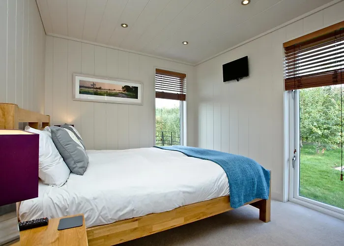 Peppers Lodge, Hot Tub, Woodburner