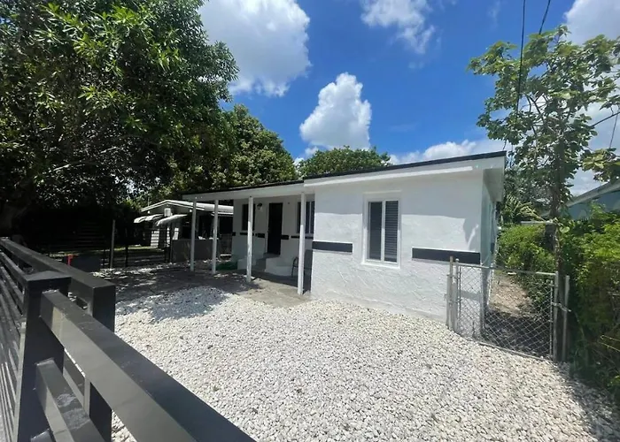 Cozy Home Near Airport Adress 7036 Nw 19Th Avenue