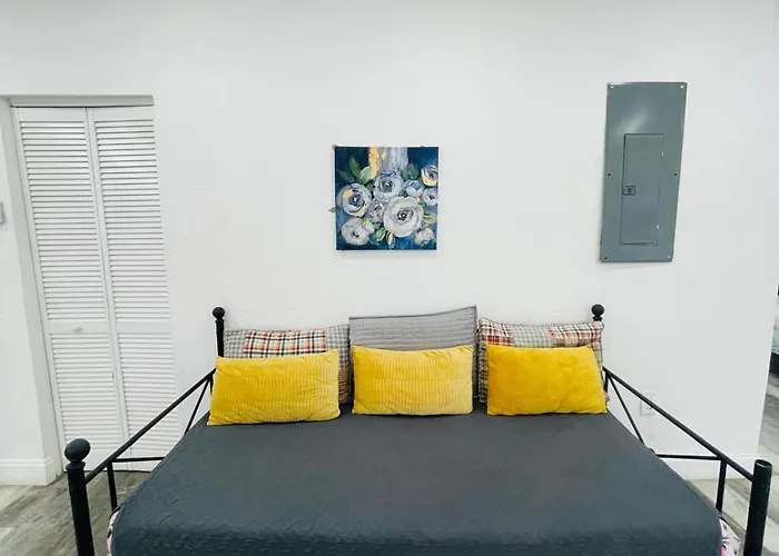 Cozy Home Near Airport Adress 7036 Nw 19Th Avenue