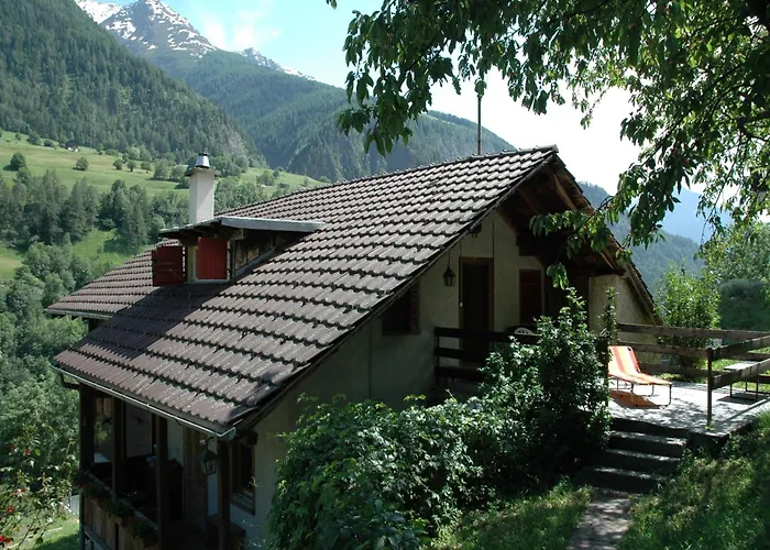 Charming Chalet Near Trails