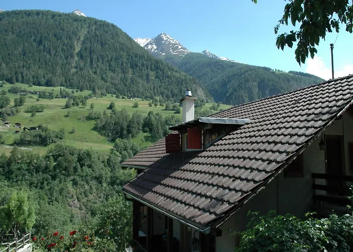 Charming Chalet Near Trails