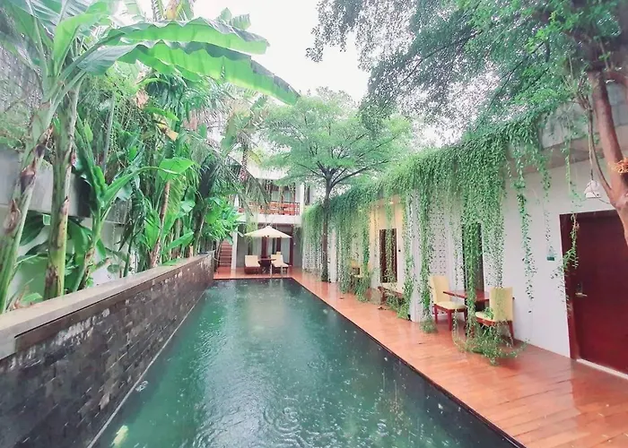 Hotels with pool Victoria Central Residence