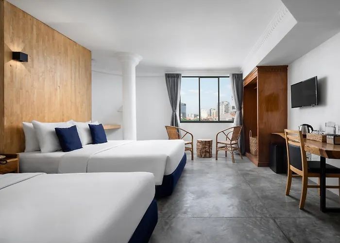 Hotel with view: Pacific Hotel