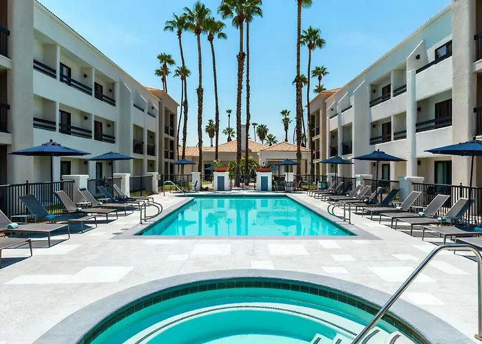 Courtyard By Marriott Palm Springs