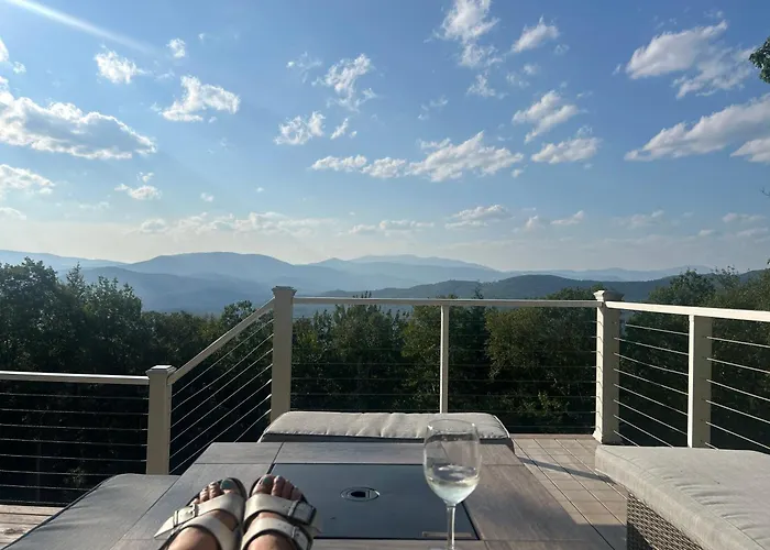 Campton Mountain Ski Retreat For Year-Round Fun -Best View And Best Price Guarantee