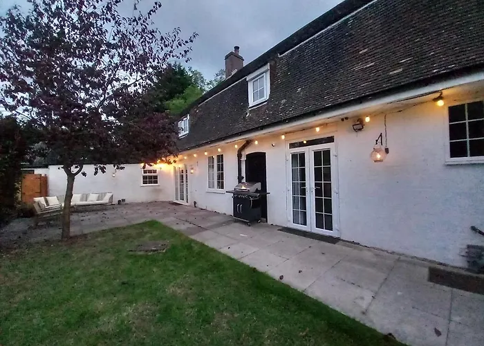 The Lodge - Luxurious Country Stay With Hot Tub, Games Room And Gym
