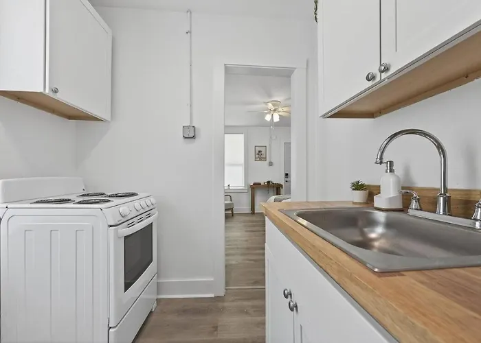 Unit 4 Charming Private Studio Cottage