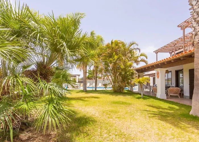 La Quinta Heights -6 Bed Villa-Private Pool
