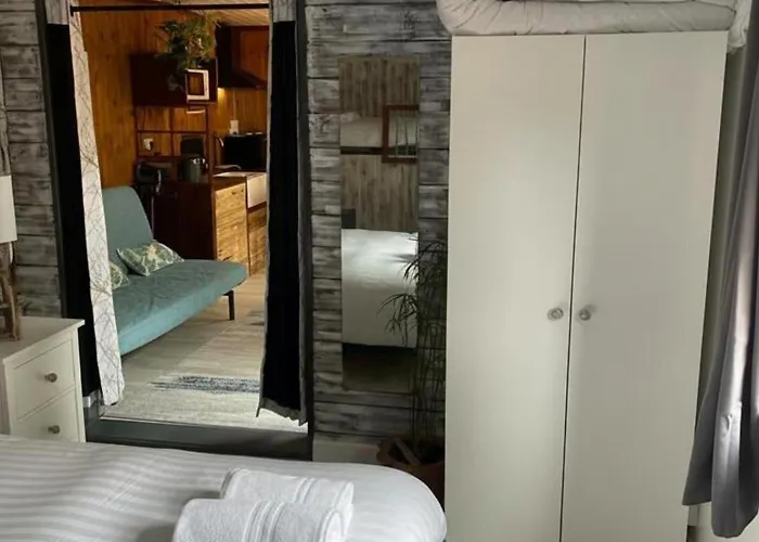 Charming Chalet - Sleep 3 4&Free Parking