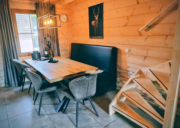 Chalet Momage dichtbij Skiliften, Skiverhuur en Bikepark!