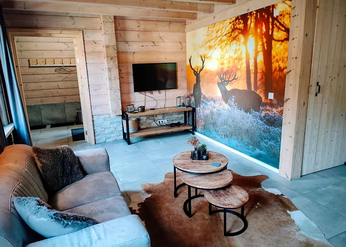 Chalet Momage dichtbij Skiliften, Skiverhuur en Bikepark!